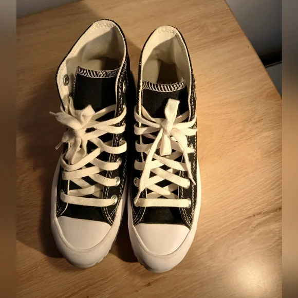 Converse Women’s Chuck Taylor All Star Lugged 2.0 High-Top Sneakers Size M4 / W6 - Picture 11 of 11